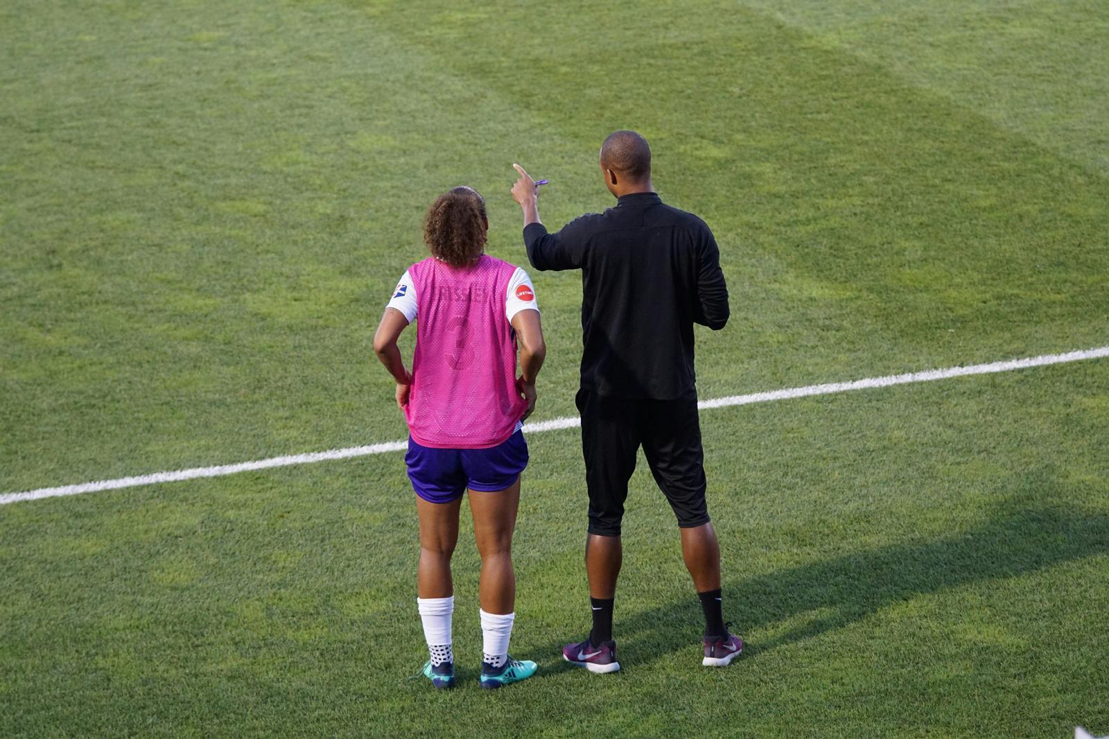 How to Keep Parents in the Loop: Email and Text Communication for Youth Sports Clubs